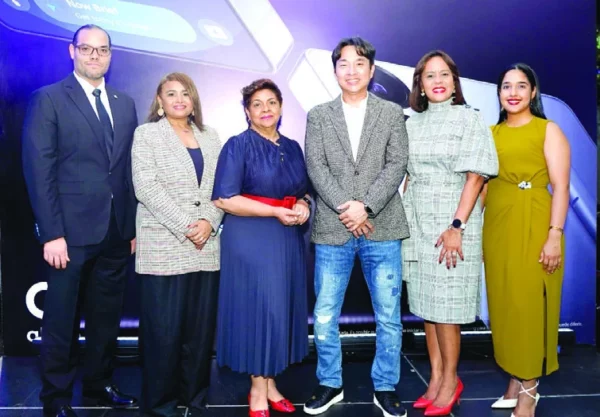 Manuel Mueses, Clara Francisco, Soraida Soto, Eugene   Jo, Jazmín Martínez y Yunessis Sánchez.