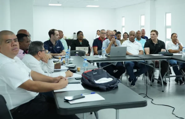 Ejecutivos y técnicos del Comité Organizador   durante una presentación delegados.