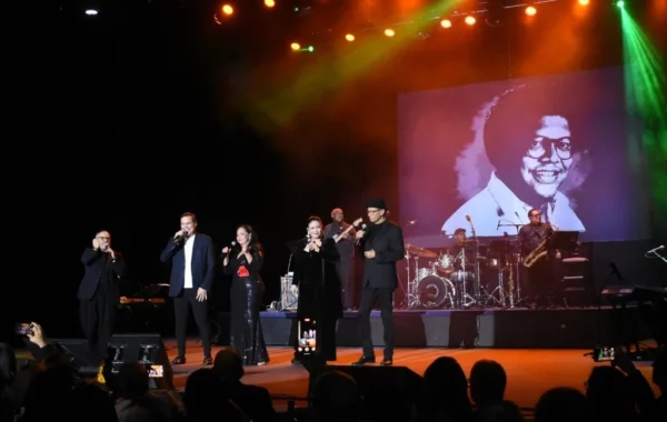 Las voces más reconocidas del país estuvieron en ese escenario recordando a Pablo Milanés, ya fallecido.