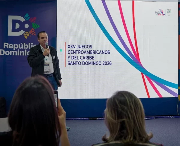 José Luis Montero, director de Mercadeo, expone en el stand de los XXV Juegos Centroamericanos  del 2026.