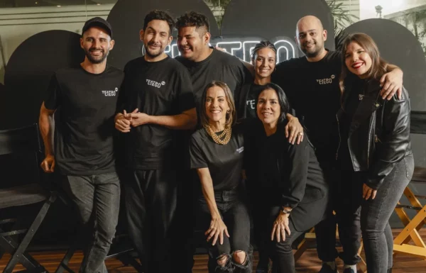 Elenco de la pieza teatral “Un viaje a ciegas”.