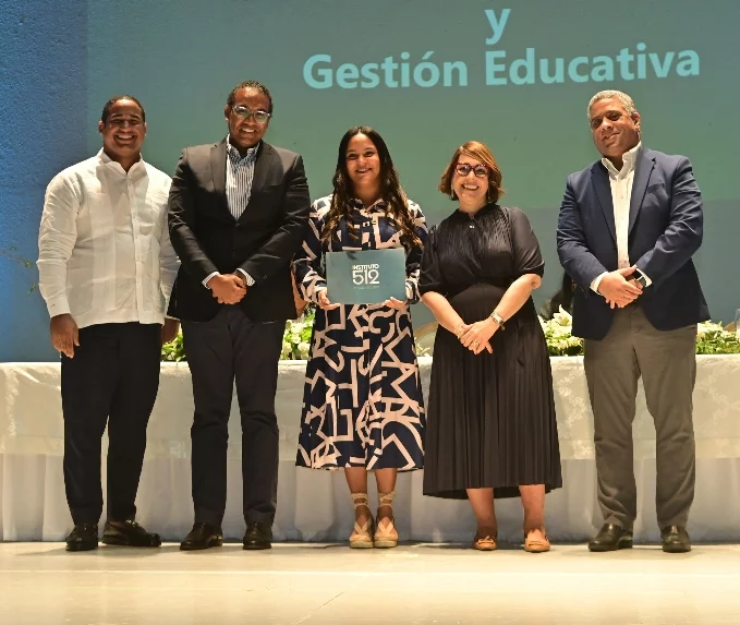 Instituto 512 certifica a 204 líderes educativos del país