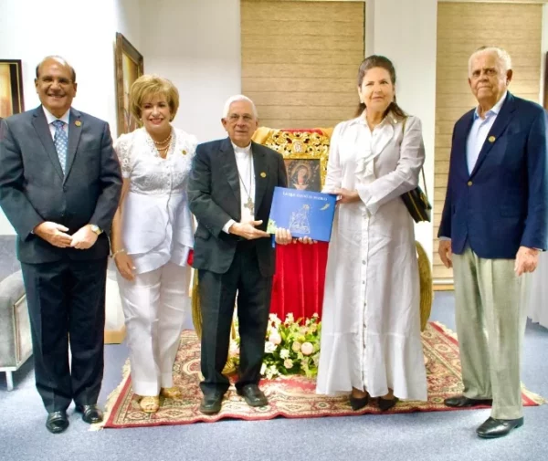 Julio César Castaños, Velkys de Castaños, José Dolores Grullón, Sonia Villanueva de Brouwer y Rafael Bisonó (don Tato).