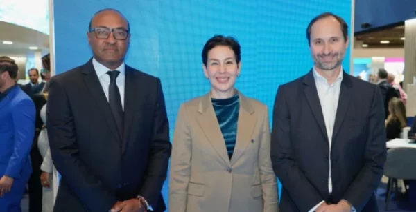 Ejecutivos de Universal Aviation y Aerodom.