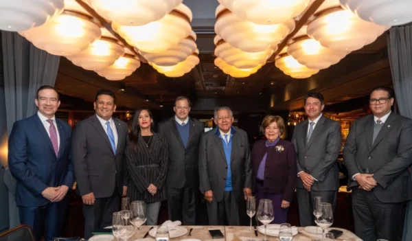 Luis Molina Maríñez, Ariel Pérez, Rosa Romero, Steven Puig, Juan Bolívar Díaz, Ada de Díaz, Guillermo Méndez y Ramón Burgos.