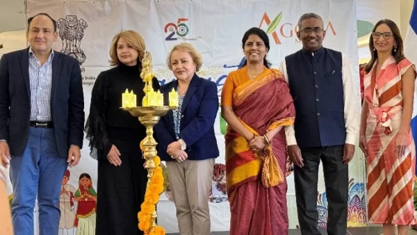 El embajador de la India en el país,  Ramu Abbagani, encabeza inauguración de festival.