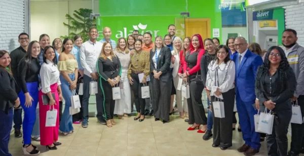 Ejecutivos de Alaver y asociados SFM, durante el encuentro.