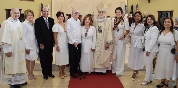 Padre Wilfredo Montalvo, Velkys Zouain de Castaños, Julio César Castaños Guzmán, Francia de Subero, Luis Sánchez Noble, Mildred Josefina Bergés de Sánchez, monseñor Víctor Masalles, Sonia Villanueva, Amarilys Durán Salas, Charito Díaz y Kirsys de los Santos.