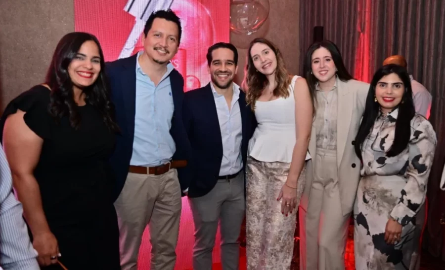 Mariel Lluberes, Richard Lescano, Daniel Pérez, Adriana Risso, Camila Latour y Nathalia Martínez.