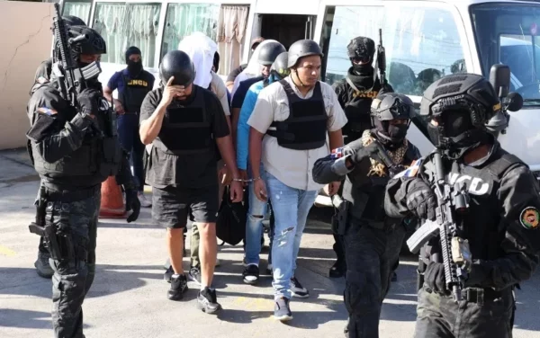 Vario de los imputados del caso Panthera 7 tras audiencia.