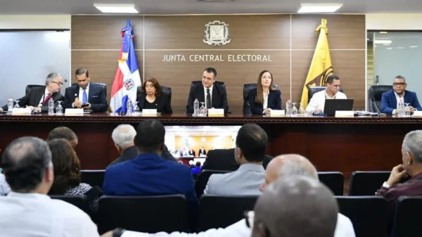 JCE se reúne con partidos políticos para tratar regulación candidaturas independientes