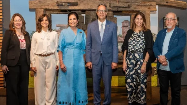María Luisa Asilis, Laura Partal, María Amalia León, José Mármol, María E. Aguato y Luis F. Rodríguez.