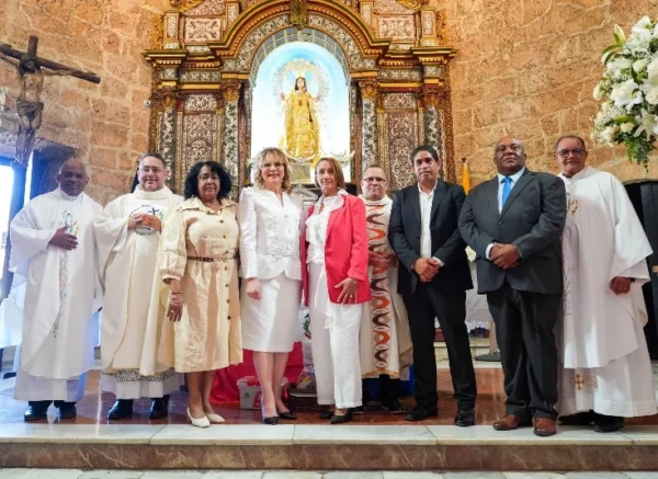 Ejecutivos de la entidad durante la eucaristía.