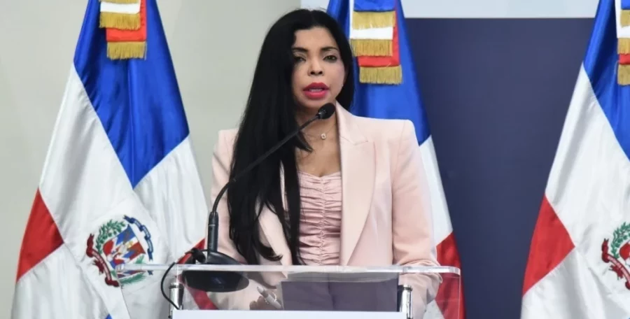 Yeni Berenice se convierte en la primera procuradora escogida por el Consejo Nacional de la Magistratura. Yeni Berenice se convierte en la primera procuradora escogida por el Consejo Nacional de la Magistratura.