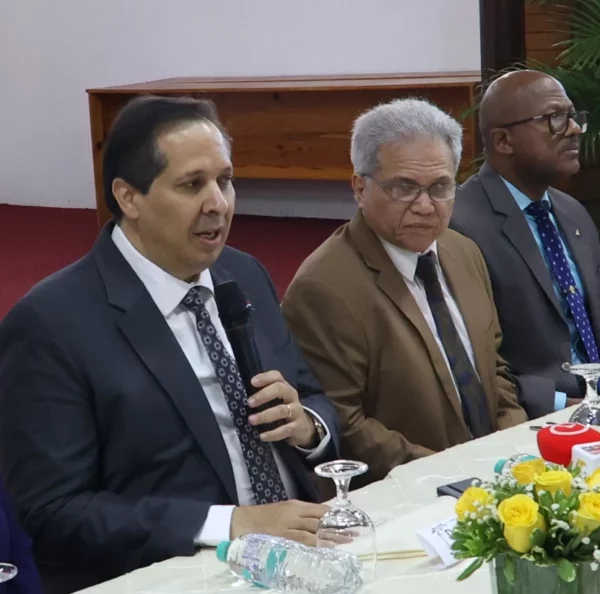 Doctores Víctor Atallah y Waldo Ariel  Suero.  Guillermo Burgos