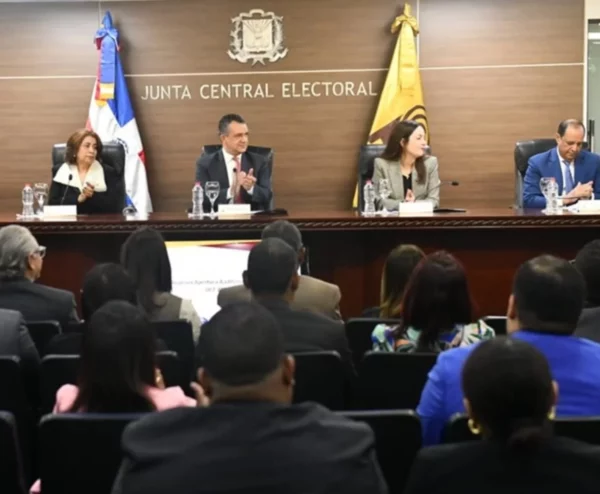 La JCE deberá elaborar en conjunto con los partidos un proyecto de ley.