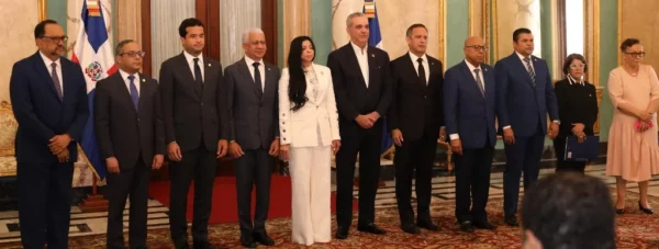 El presidente Abinader tomó juramento en el Palacio Nacional a la nueva procuradora general de la República.