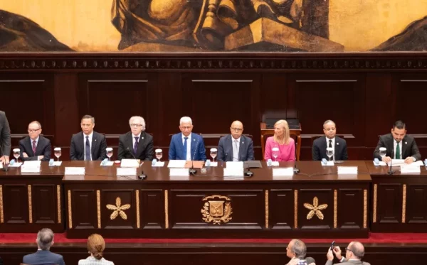 De los Santos presidió apertura de “ Parlamentos y Prosperidad”.