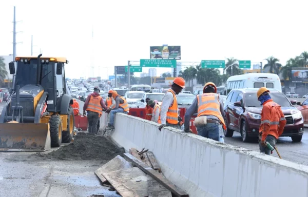 Ampliación de este distribuidor de tráfico   es  una urgencia ante el caos vial. José  de León.