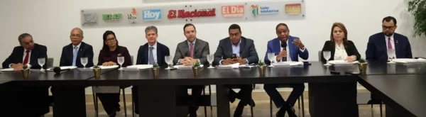 Luis Reyes, Rubén Bichara, Cristina Lizardo, José Alfredo Corripio, Johnny Pujols, José P. Monegro, Danilo Díaz, Celenia Vidal y Nelson Navarro. José de León