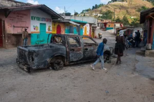 Varios muertos, casas quemadas y numerosos desplazados por nuevo ataque de bandas en Haití
