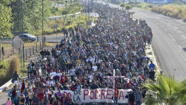 Pese al reforzamiento de la frontera, cientos de personas continúan apostando a las caravanas de migrantes para llegar a los Estados Unidos. Fuente externa