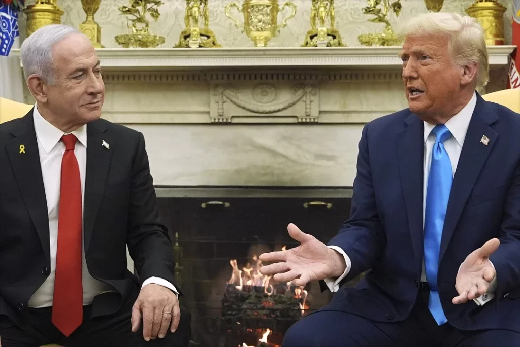 Donald Trump se refirió a las posibilidades de tomar control de la franja de Gaza, tras su encuentro con el primer ministro de Israel, Benjamín Netanyahu. AP