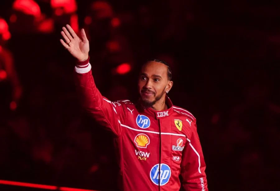 Lewis Hamilton corre en 2025 para la escudería Ferrari. Lewis Hamilton corre en 2025 para la escudería Ferrari.
