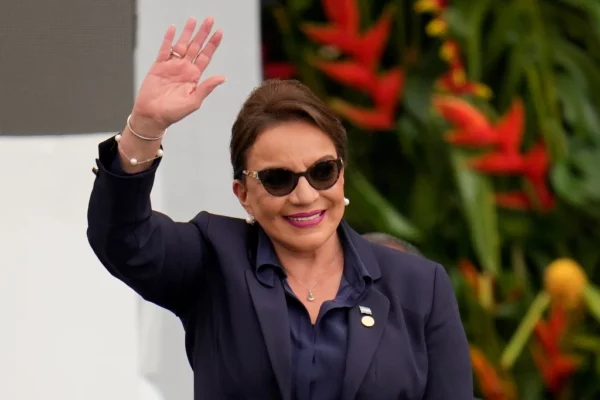 La presidenta Xiomara Castro viajaba de regreso.