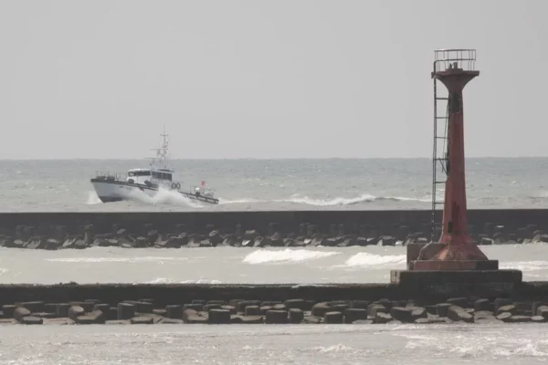 Taiwán moviliza a su Ejército ante unas maniobras con fuego real de China frente a su costa sur