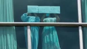 Migrantes deportados por EE.UU. piden ayuda desde su aislamiento en hotel de Panamá