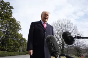 Trump afirma que está negociando “importantes” acuerdos económicos con Putin