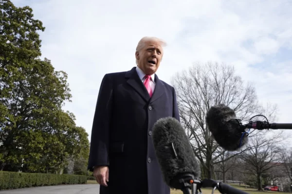 Trump afirma que está negociando “importantes” acuerdos económicos con Putin