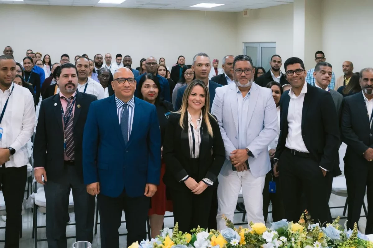 Directora del Hugo Mendoza y otras autoridades. Archivo