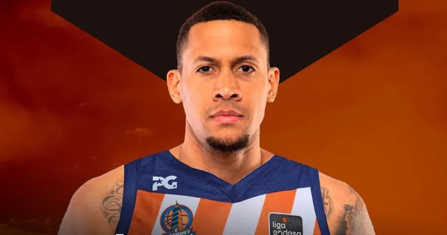 Ángel Thomas Núñez firmó con el Básquet Coruña . Ángel Thomas Núñez firmó con el Básquet Coruña .