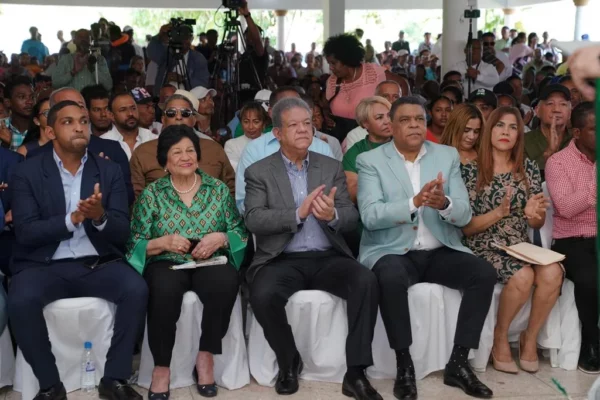 Leonel Fernández juramentó a Juan Julio Campos.