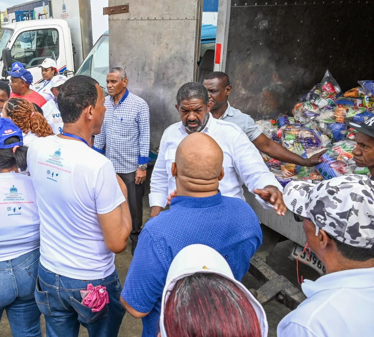 Comedores Económicos lleva alimentos al sector de Capotillo