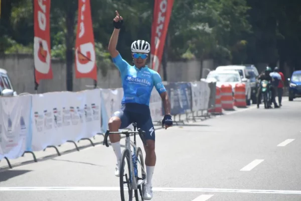 Robigzon Oyola, ganador de la primera etapa de la Vuelta