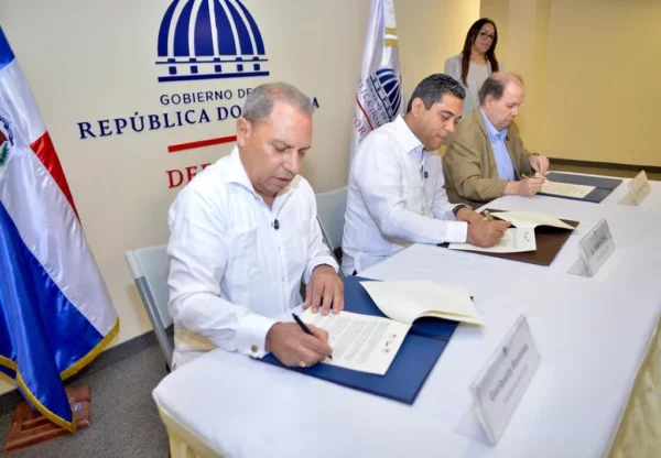 Kelvin Cruz, Felipe Vicini y  Garibaldy Bautista.