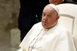 El papa sigue en cuidados médicos y sus pende su presencia en actividades del fin de semana