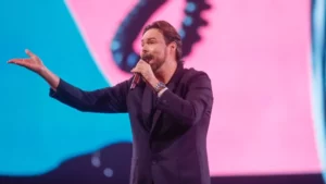 George Harris es un popular cómico conocido por sus divertidas rutinas virales en redes sociales. Fuente externa