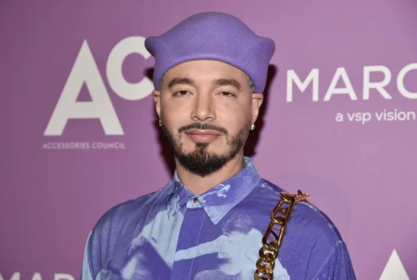 J Balvin sorprende al campeón David Alonso con una videollamada