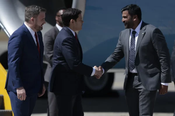 Marco Rubio llega a Guatemala para una visita de 24 horas y reunión con Arévalo de León