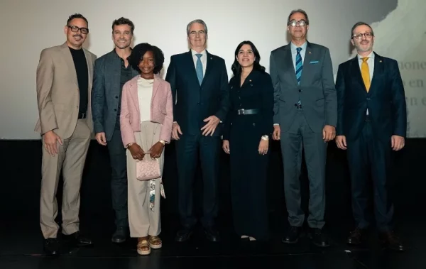 Mariano Pichardo, Federico Ozores, Mariela Valdez(niña), René Grullón, Mariel Bera, José Mármol y Esteban Martínez 2