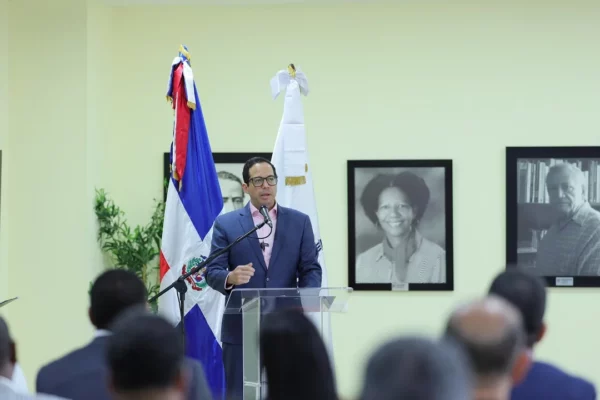 Ministro de Administración Pública, Sigmund Freund