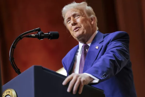 Impulso de la ultraderecha europea fue dado a Trump en su primer mes en el poder