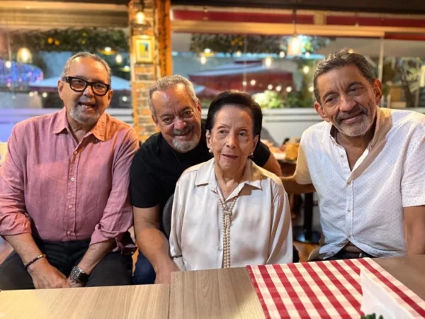 Rafael, Alfonso, doña Francisca y Gustavo Rodríguez