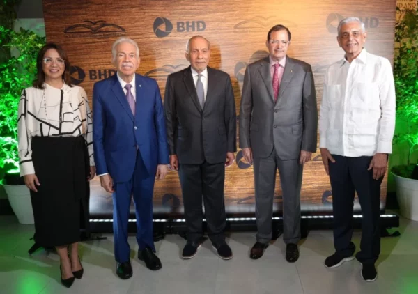 Josefina Navarro, Luis Molina Achécar, Dennis Simó, Steven Puig y Mariano Mella.