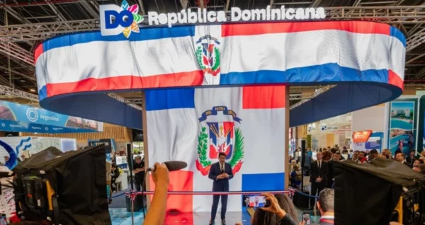 Ministro de Turismo mientras pronunciaba unas palabras durante la  apertura. Fuente externa.