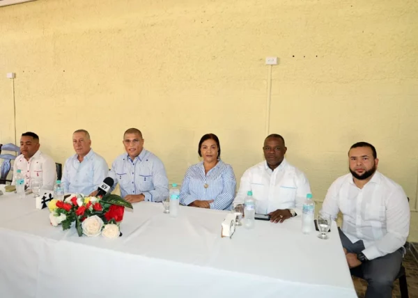 Rueda de prensa de los Comerciantes y comunitarios de Peravia. Fuente externa